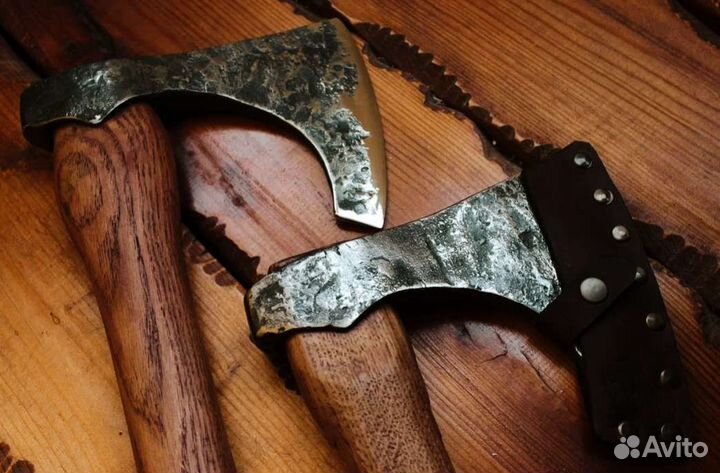 Кованый топор ручной работы Скандинав дубовый