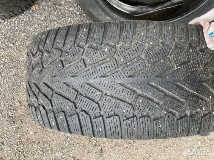 Pirelli Ice Zero 295/40 R21 111H