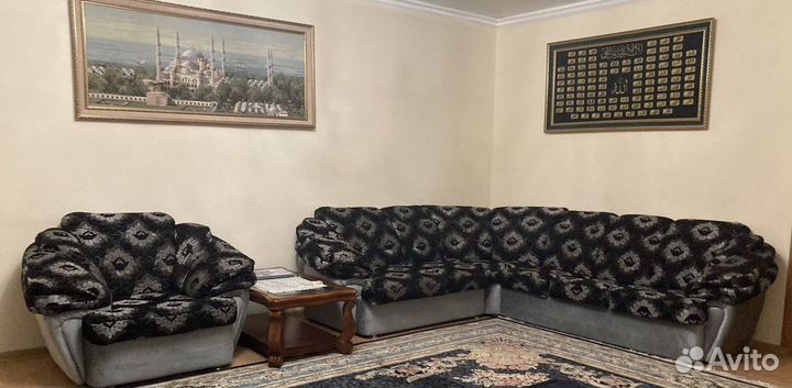 Диван с креслом