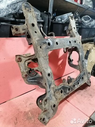 Подрамник Suzuki Grand Vitara J24B