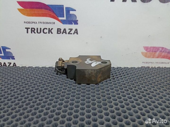 1670900 Клапан топливный обратный