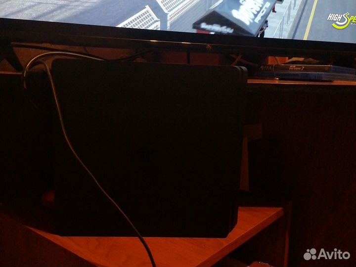 Игровая приставка ps4 slim с играми и 2 джостика