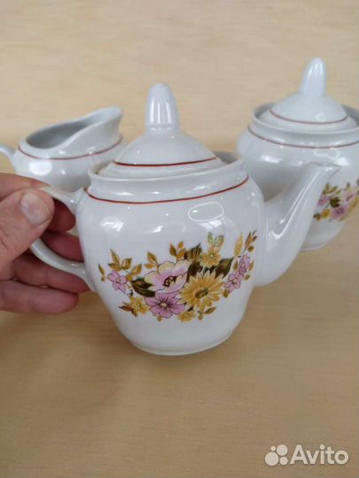 Заварочный чайник, сахарница, молочник