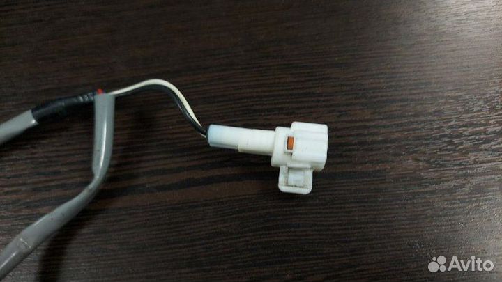 Кнопка закрывания багажника Toyota Land Cruiser