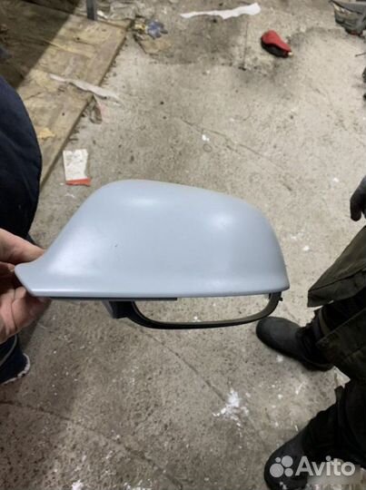 Накладка зеркала левая Audi Q5 2008