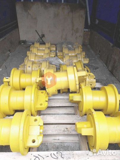 Каток поддерживающий CAT 235B 81E7-00521