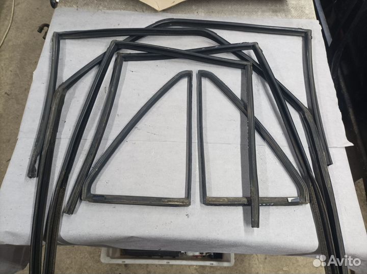 Уплотнители стекол бархотки Saab 9000 Рест 95г.в