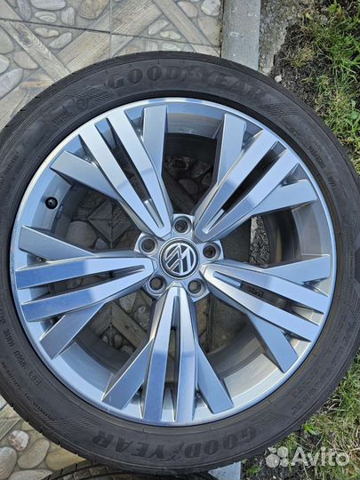 Продаються диски passat alltrack оригинал R18