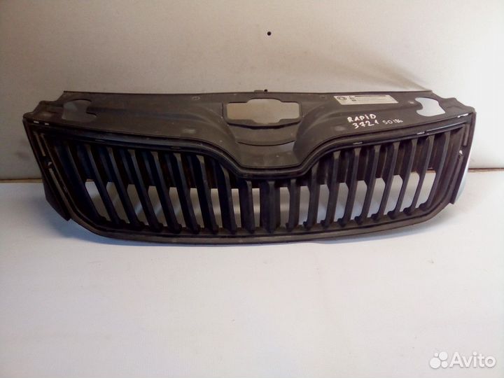 Решетка радиатора Skoda Rapid