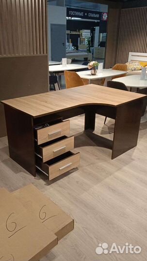 Компьютерный стол угловой