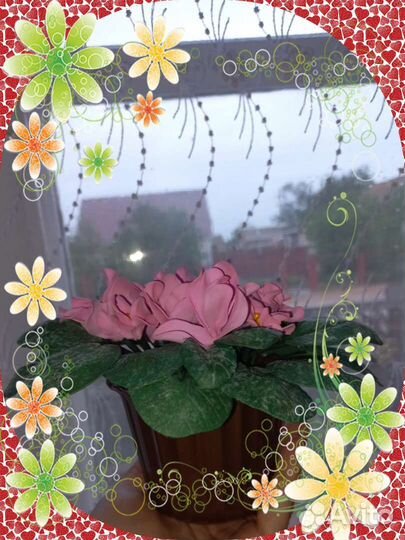 Искусственные цветы в горшках