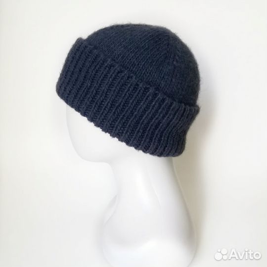 Вязаная теплая темно-синяя шапка для мужчины