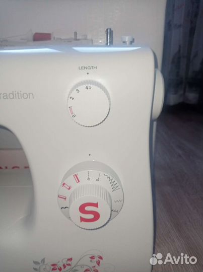 Швейная машинка zinger