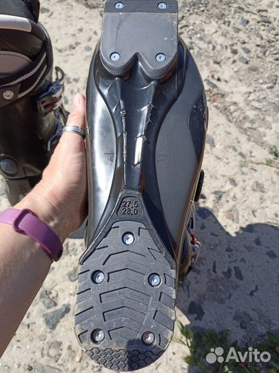 Горнолыжный комплект (ботинки, шлем, очки,палки)