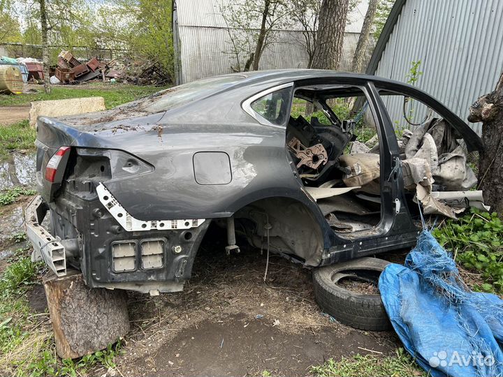 Крышка багажника Infiniti M/Q70 Y51