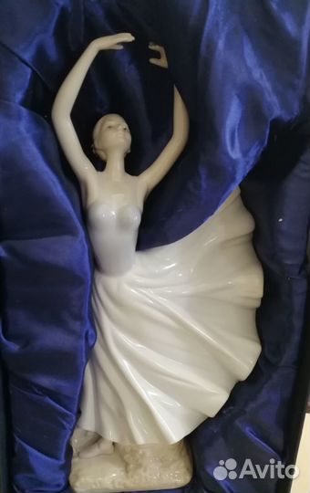 Фарфоровые статуэтки