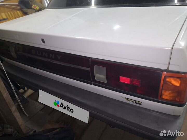 Nissan Sunny, 1989