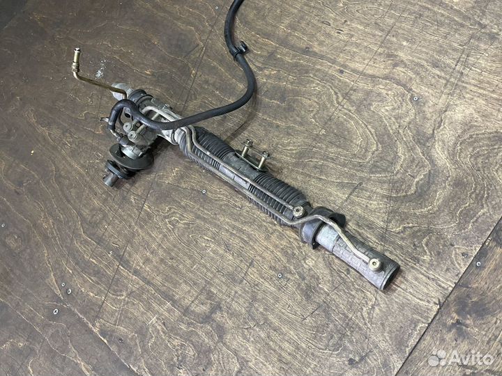 Рулевая рейка с трубками на Opel Vectra A