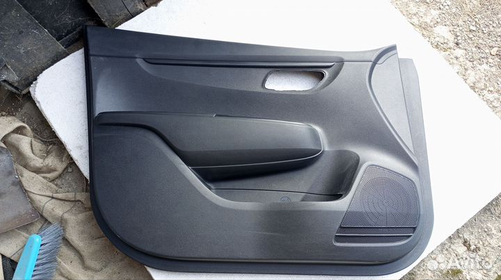 Обивка двери передней левой Kia Rio X 20-24