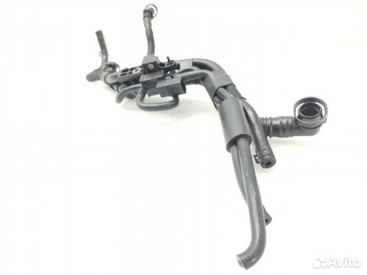 Трубка вентиляции картерных газов Volkswagen Golf