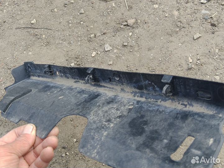 Пыльник крыла Toyota Rav4 передний правый