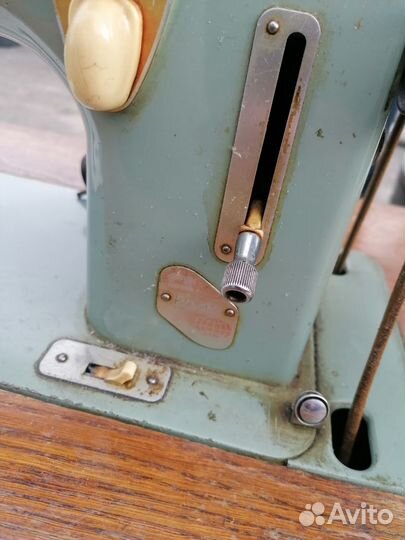 Швейная машинка LADA