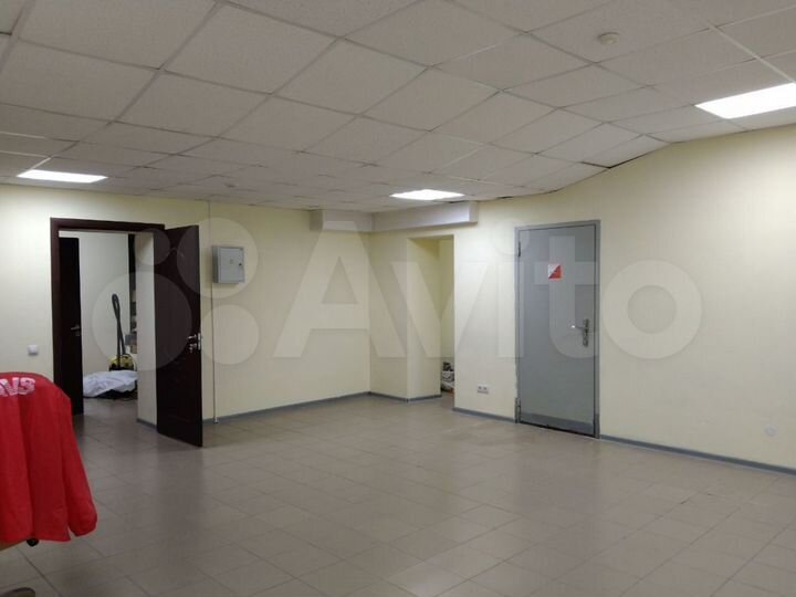 Помещение с отдельным входом, 226 м2