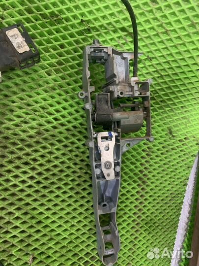 Замок двери задней левой Peugeot 308