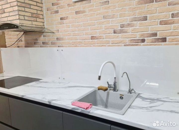 Стеклянный фартук на кухню