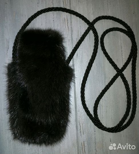 Меховой чехол-сумочка для телефона