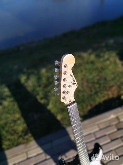 Электрогитара черная