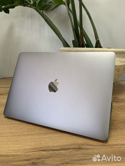 MacBook Pro 13 2017 i7 16gb 251gb