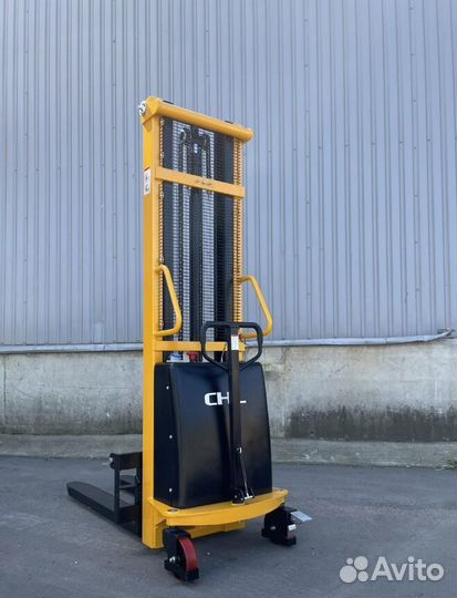 Штабелер с грузоподъемностью до 1,5 тонн