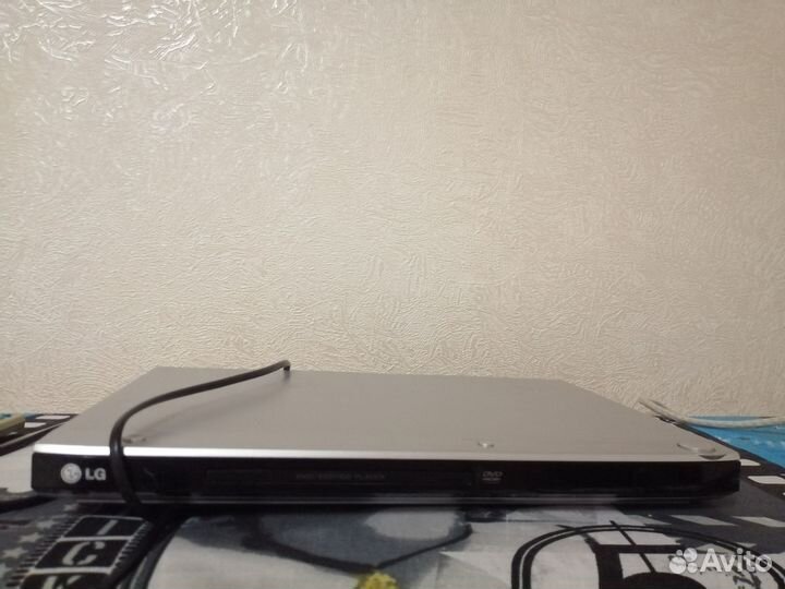 DVD-плеер LG 654XS