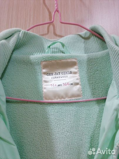 Продам ветровку для девочки