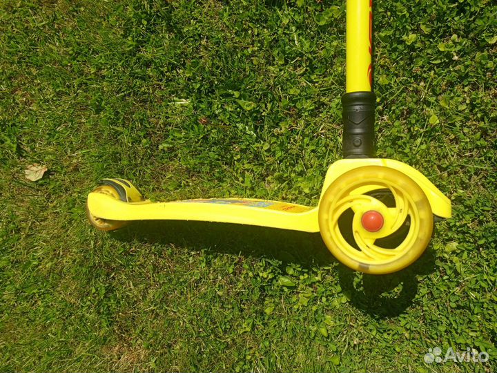 Самокат трехколесный