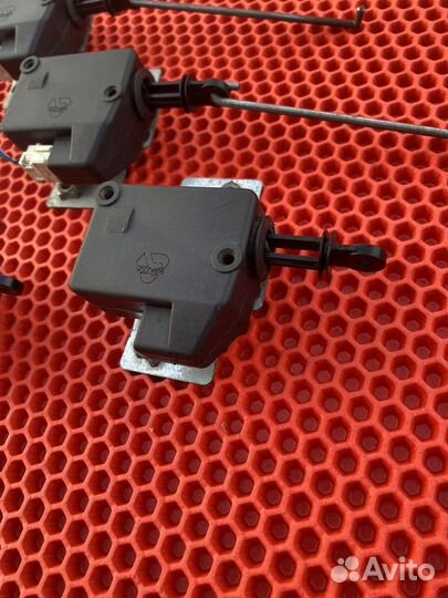 Актуатор замка багажника mitsubishi carisma дорест