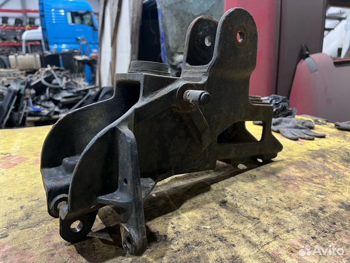 Кронштейн кабины Mercedes-Benz Actros 3 (MP3) 2017