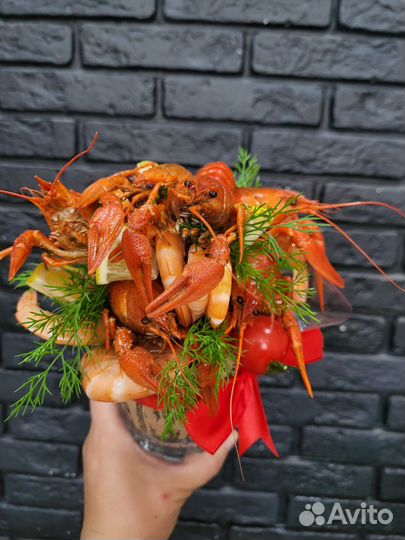 Пивная кружка с раками и креветками