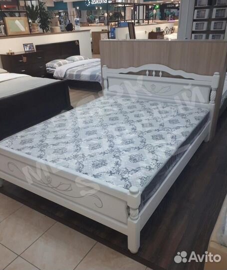 Кровать массив