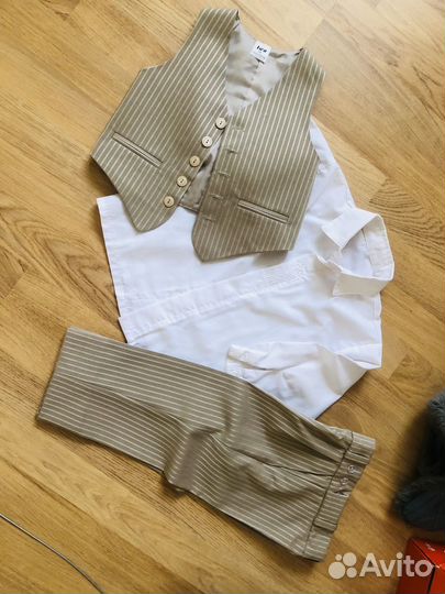 Классический костюм + рубашка для мальчика, рост 9