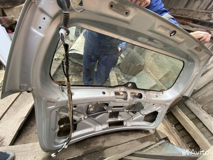 Дверь багажника Toyota Succeed