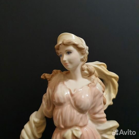 Фарфоровая статуэтка Wedgwood, 26см