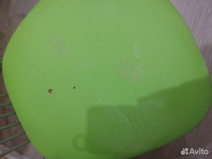 2 стула с небольшими деффектами