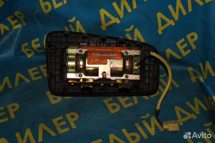 Подушка безопасности в торпедо Nissan Cube