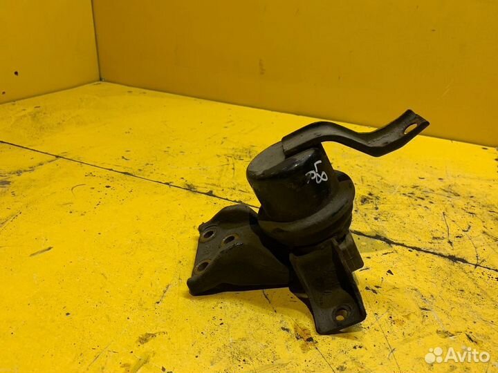 Опора двигателя Mitsubishi Lancer Cedia 2000-2003