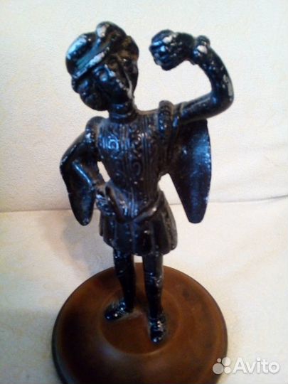Статуэтка не чугун