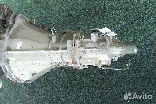 Механическая коробка МКПП nissan datsun D22 TD27 2