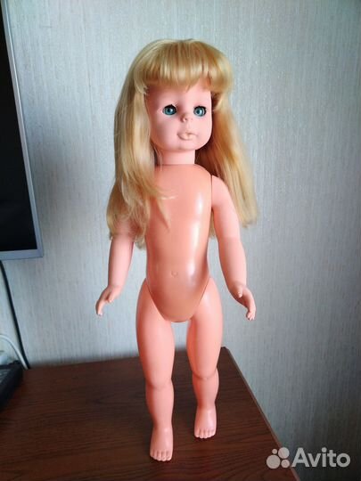 На доставке Кукла гдр