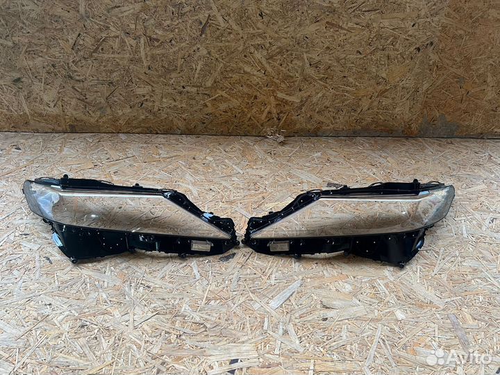 Стекло фары Camry 70